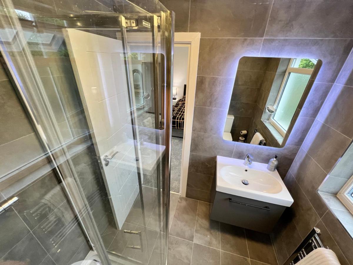 Casa de férias Wembley Stadium 5 Star Brand New Luxury Sleeps 14 With Parking Londres